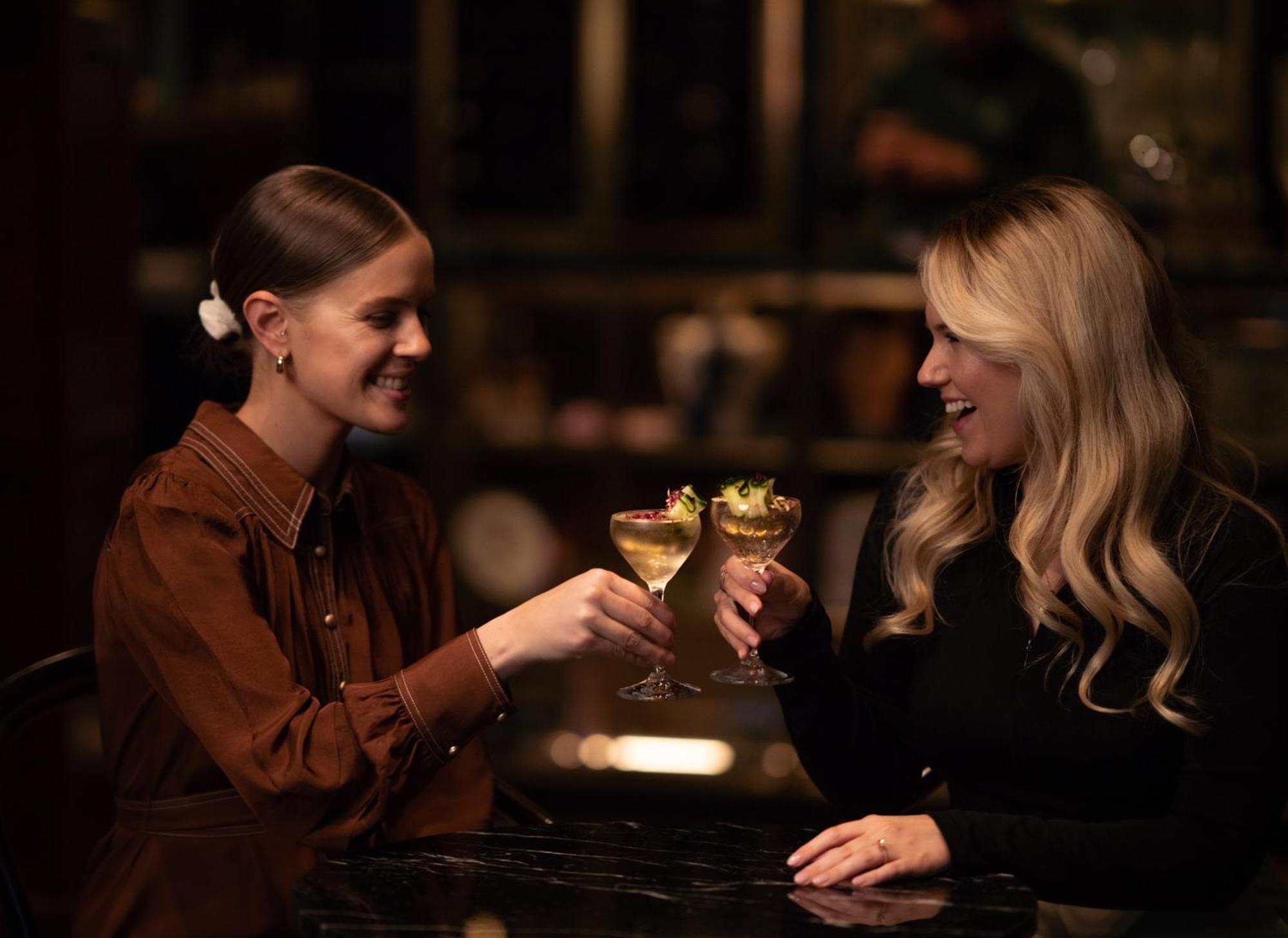 The Inchcolm By Ode Hotels Брисбен Экстерьер фото Two women drinking cocktails