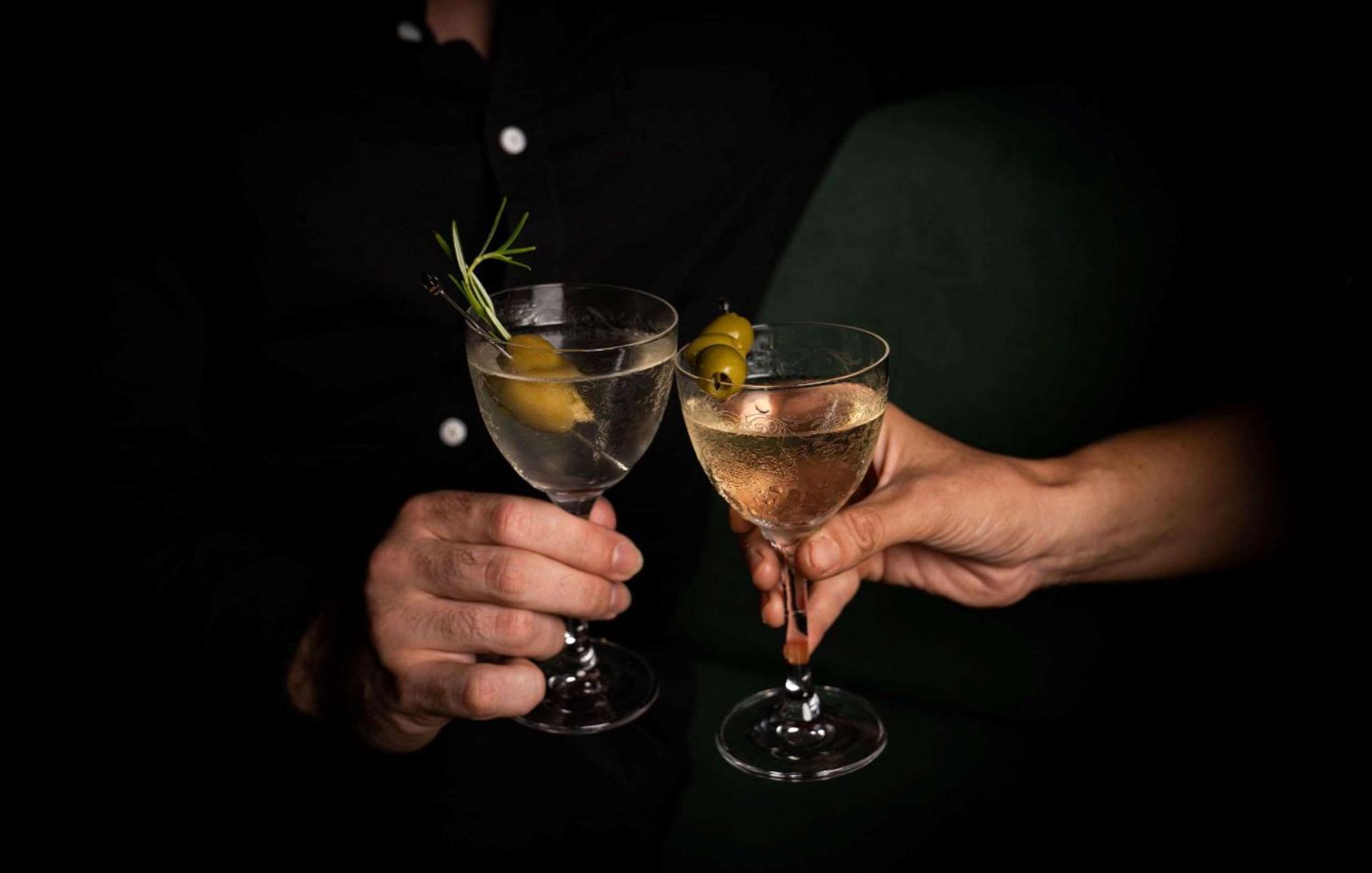 The Inchcolm By Ode Hotels Брисбен Экстерьер фото A Vesper (left) and a French 75 (right)