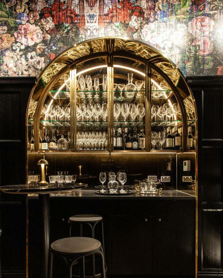 The Inchcolm By Ode Hotels Брисбен Экстерьер фото The bar at the Savoy